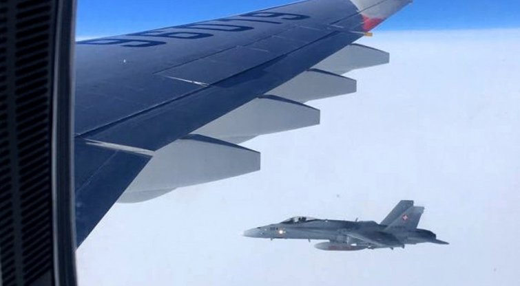NATO naikintuvas palydi Rusijos gynybos ministro lėktuvą virš Baltijos jūros (nuotr. SCANPIX)