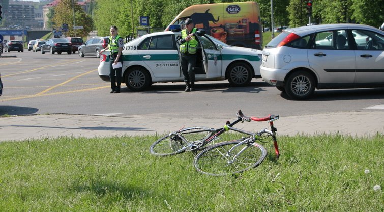 Vilniuje perėjoje partrenktas dviratininkas nuotr. Broniaus Jablonsko