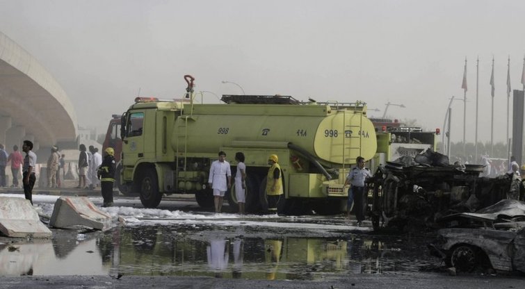Saudo Arabijoje susidūrus autobusui ir benzinvežiui žuvo keturi britai piligrimai (nuotr. SCANPIX)