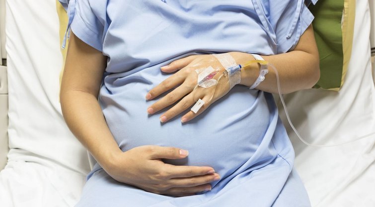 Nėščia moteris ligoninėje (nuotr. 123rf.com)