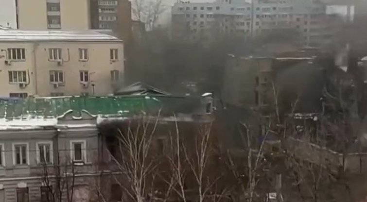 Gaisras Maskvoje: degė pastatas, kuriame įsikūręs komunistų partijos biuras (nuotr. stop kadras)