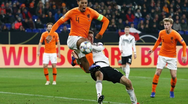 Vokietija – Olandija rungtynių akimirka (nuotr. SCANPIX)