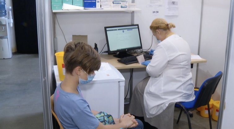 Rekomenduoja nuo koronaviruso Lietuvoje skiepyti 5-11 metų vaikus: vakcinacija galėtų prasidėti gruodį (nuotr. stop kadras)