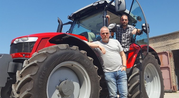  M. Starkaus ir V. Radzevičiaus kelionė po Lietuvą traktoriais (nuotr. TV3)