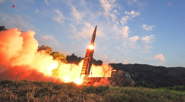 Pasaulinė grėsmė: Šiaurės Korėja rengiasi paleisti tarpkontinentinę raketą (nuotr. SCANPIX)