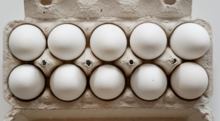 Suskubkite apsirūpinti baltojo lukšto kiaušiniais: dabar pakuotė „Iki“ kainuoja vos 1,39 Eur  