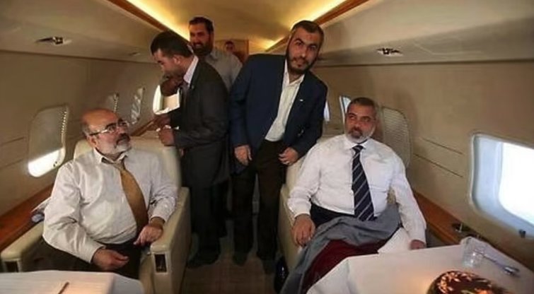 „Hamas“ lyderis Ismailis Haniyehas (dešinėje) (nuotr. Telegram)