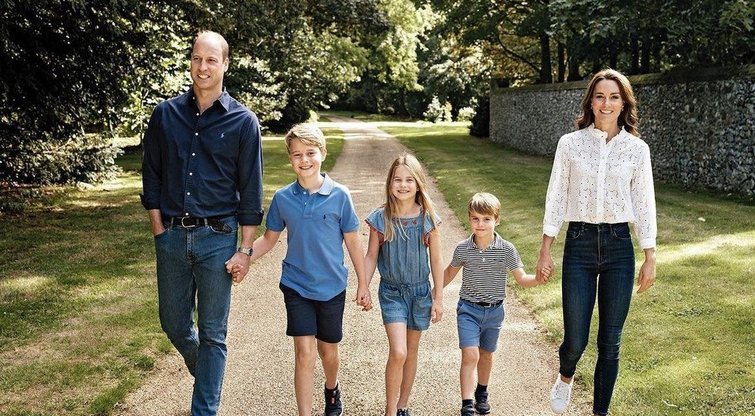 Princas Williamas su Kate Middleton bei vaikais (nuotr. Instagram)