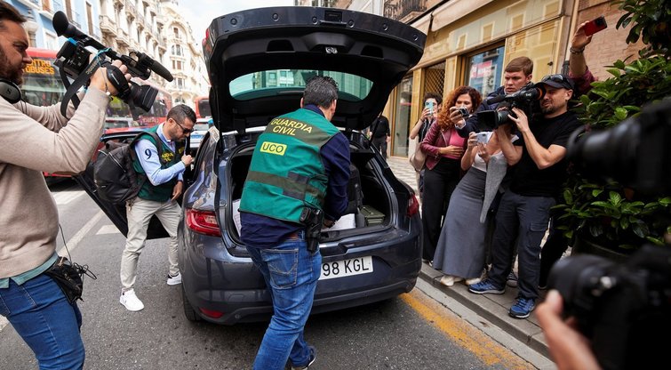 Dėl įtarimų korupcija policija surengė reidą Ispanijos futbolo federacijos būstinėje (nuotr. SCANPIX)