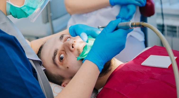 Odontologo apžiūra (nuotr. Shutterstock.com)