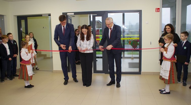 Atidarytas naujas mokyklos pastatas Vilniaus rajone (nuotr. smm.lt)  