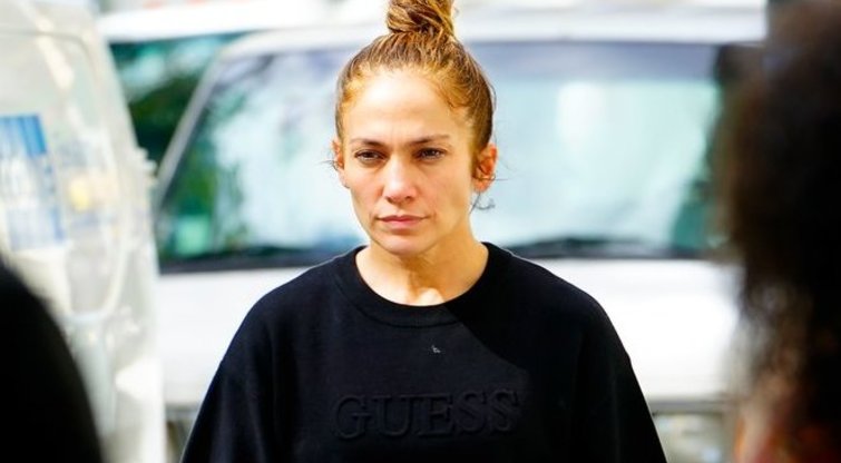 Jennifer Lopez be makiažo (nuotr. Vida Press)