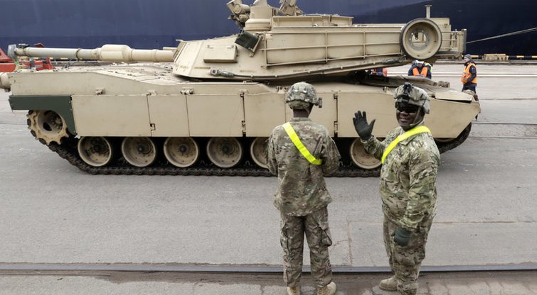 JAV netruko pateikti atsaką Rusijos agresijai: „Abrams'ai“ jau Rygoje (nuotr. SCANPIX)