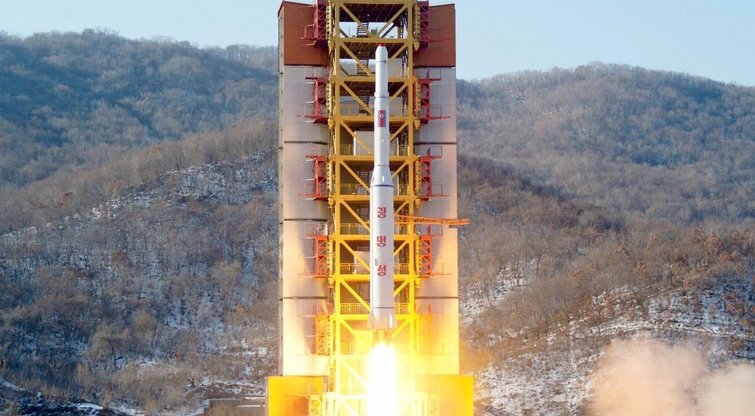 Šiaurės Korėjos lyderis įsakė padidinti raketų variklių gamybą (nuotr. SCANPIX)