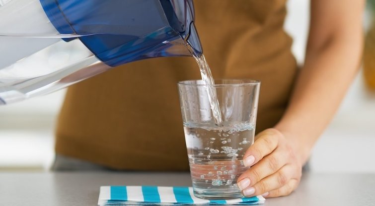Išgerkite stiklinę vandens (nuotr. 123rf.com)
