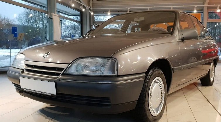 „Opel“ atstovybėje – praktiškai nauja, prieš 35 metus pagaminta „Omega“