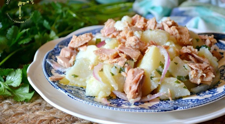Ispaniškos bulvių salotos su tunu 