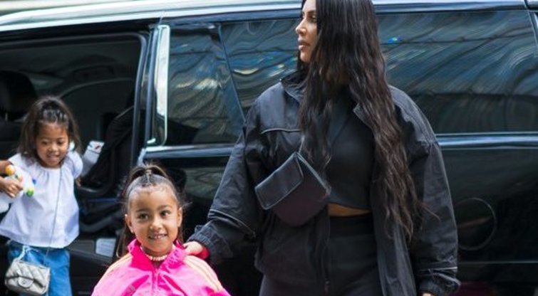 Kim Kardashian ir North West (nuotr. Vida Press)