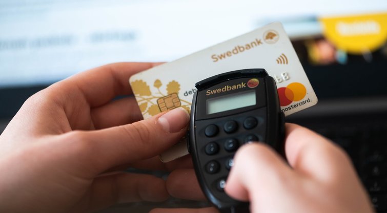 Swedbank pelnas sumažėjo (nuotr. Fotodiena/Justino Auškelio)