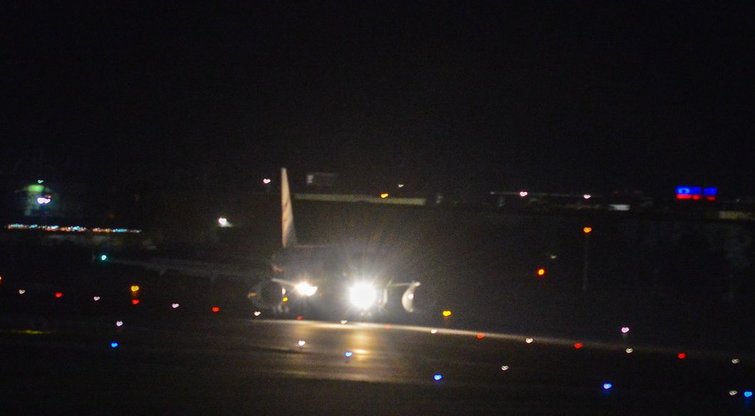Vilniuje nusileido lėktuvas (nuotr. Fotodiena/Justino Auškelio)