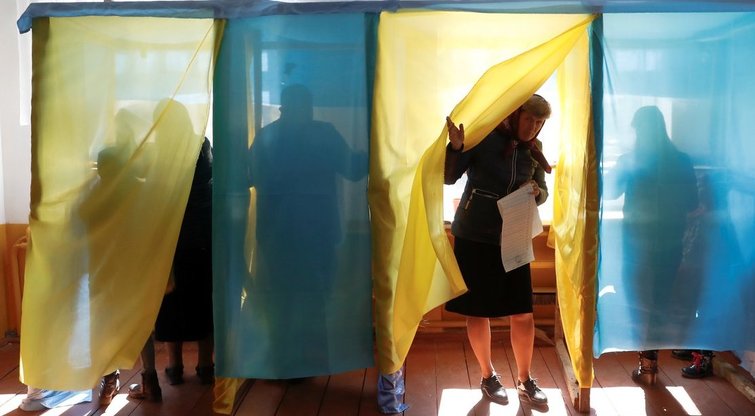 Pirmajame Ukrainos prezidento rinkimų ture pergalę žada komikui (nuotr. SCANPIX)