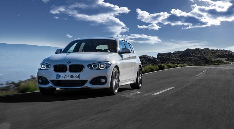 Naudota 1 serijos BMW (F20/F21): Skirtas vairavimo malonumui