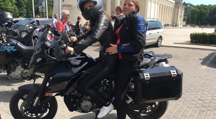 Vaida Bandzaitė dalyvavo Lietuvos motociklininkų ir neregių akcijoje „Mane veža“. (nuotr. asm. archyvo)