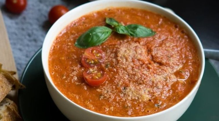 Nori – gali atrasti: trinta keptų pomidorų sriuba su bazilikais  