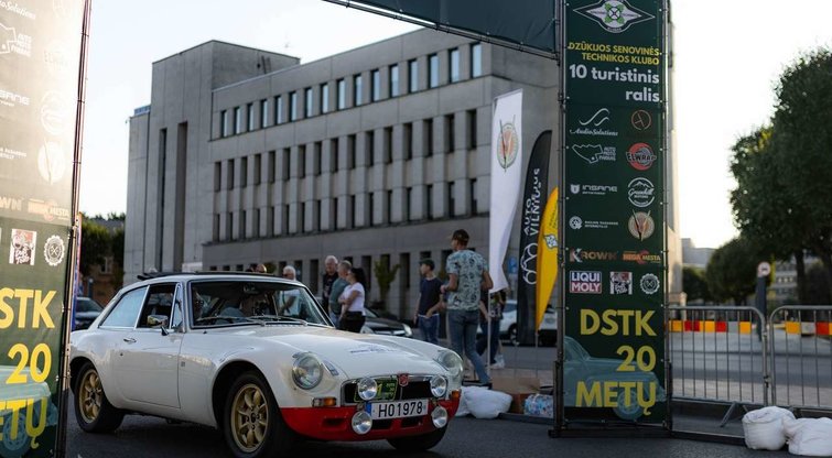Senovinių automobilių entuziastai dalyvaus didžiausiame Lenkijos klasikinių automobilių ralyje