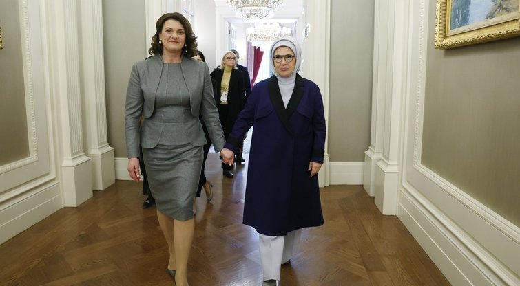 Diana Nausėdienė ir Emine Erdogan (nuotr. Lietuvos Respublikos Prezidento kanceliarijos)  