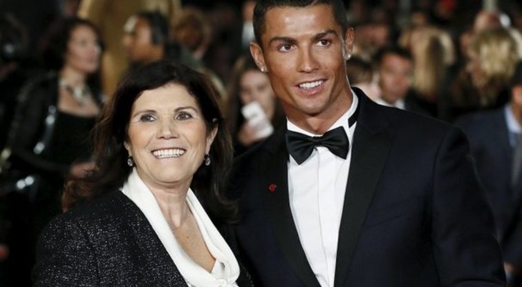Cristiano Ronaldo ir mama (nuotr. SCANPIX)