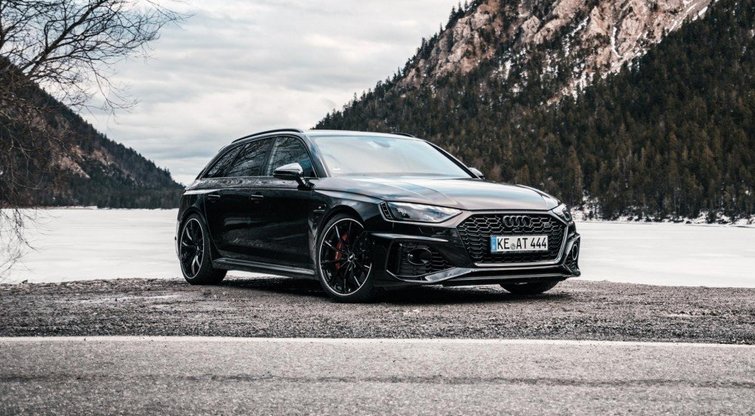 „ABT“ dirbtuvėse atnaujintas „Audi RS4“ universalas gavo ženklų dinamikos pastiprinimą