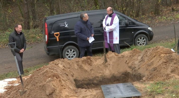 Žmonės susiėmę už galvų: viename kape palaidojo virš 60 mirusiųjų (nuotr. TV3)
