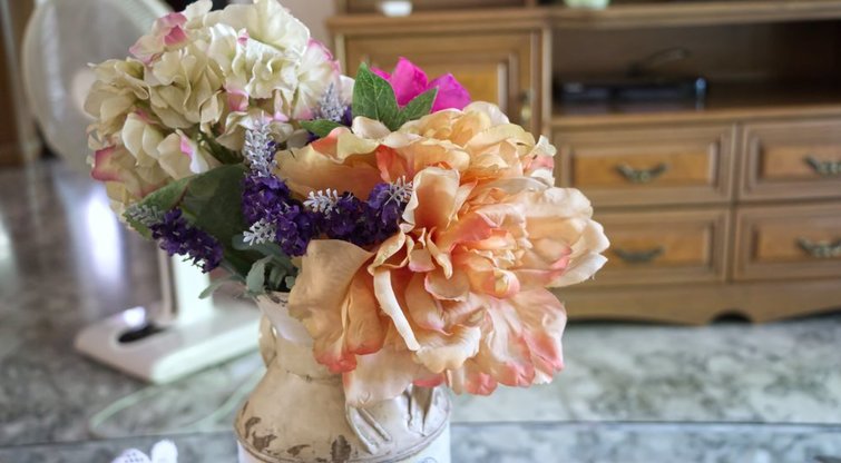 Dirbtinės gėlės (nuotr. Shutterstock.com)