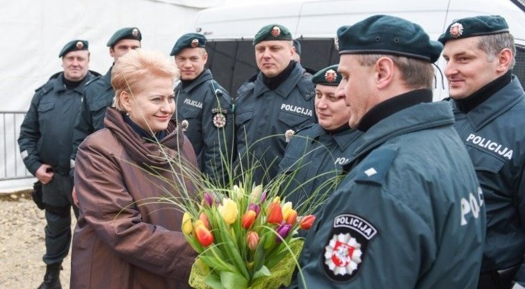 Prezidentės ir Slovėnijos vadovo susitikimas su Lietuvos policijos pajėgomis  (nuotr. Roberto Dačkaus)
