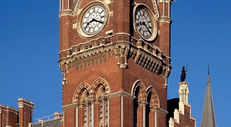 St Pancras Clock Tower Londone  (171 eur) (nuotr. airbnb.com)