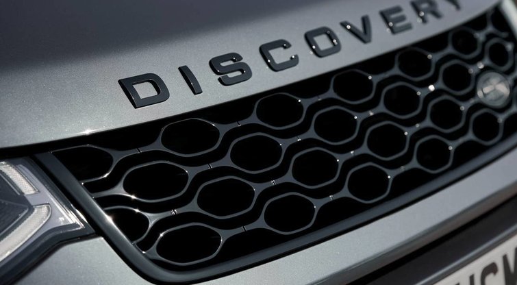 „Land Rover“ atnaujintam „Discovery Sport“ suteikė daugiau technologijų, kokybiškesnį saloną
