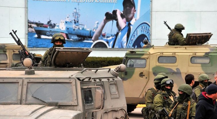 Krymo aneksija: Rusijos kariuomenė ir vietos gyventojų „palaikymas“ (nuotr. SCANPIX)