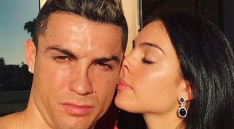 Ronaldo mylimoji Georgina Rodriguez drebina internetą: parodė įspūdingą krūtinę (nuotr. Instagram)
