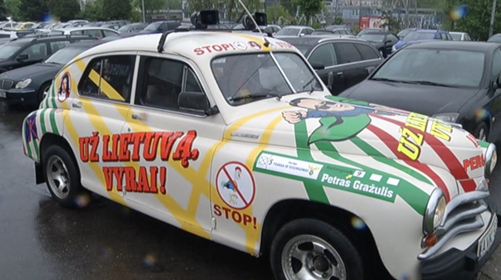 Petro Gražulio rinkiminės kampanijos automobilis (nuotr. stop kadras)