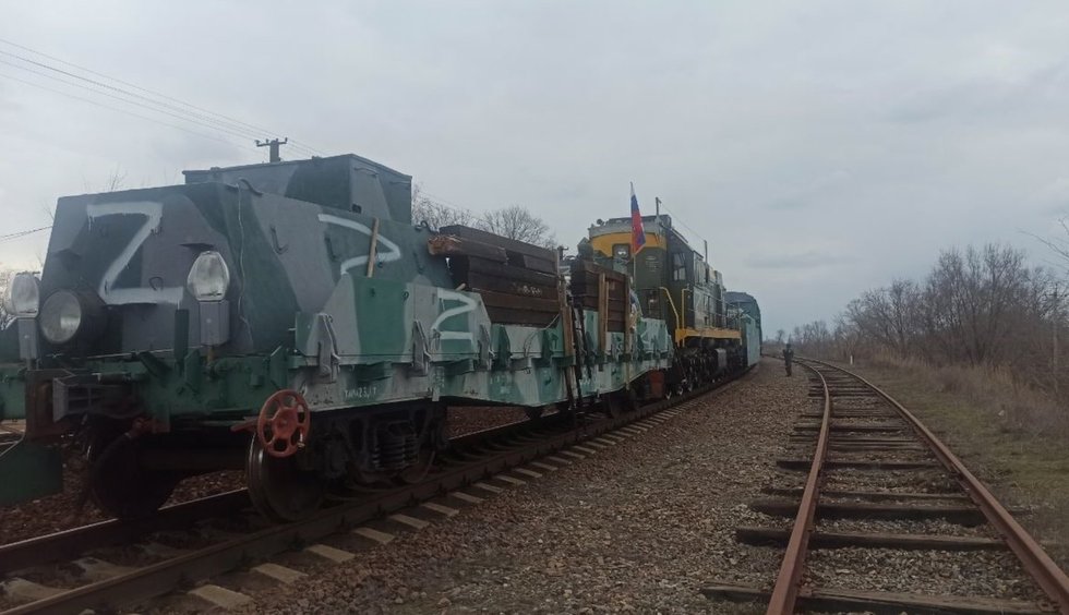 Karas Ukrainoje. Ukrainos partizanų diversija: detonuotas sprogmuo po Rusijos šarvuotu traukiniu (nuotr. Gamintojo)
