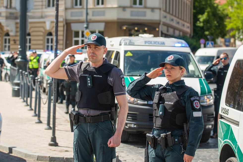 Vilniaus policijos pareigūnai pagerbė nužudytą policininką 