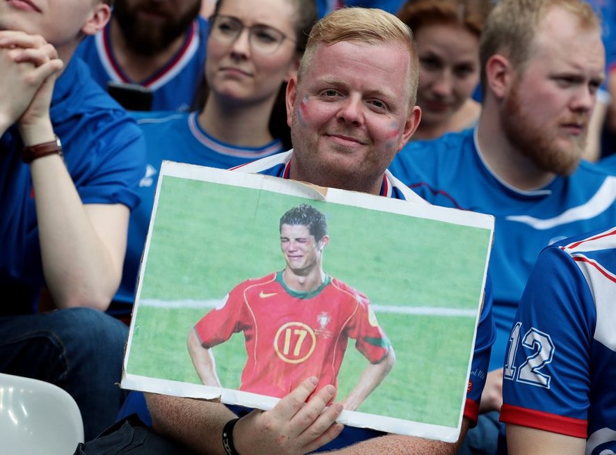 Islandijos fanas su C. Ronaldo nuotrauka (nuotr. SCANPIX)