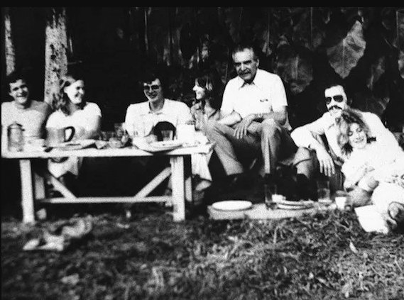 J. Mengele - trečias iš dešinės, kažkur Pietų Amerikoje (nuotr. Gamintojo)