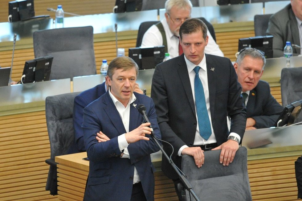 Ramūnas Karbaukis ir Kęstutis Mažeika Seimo posėdžių salėje (nuotr. Fotodiena.lt)