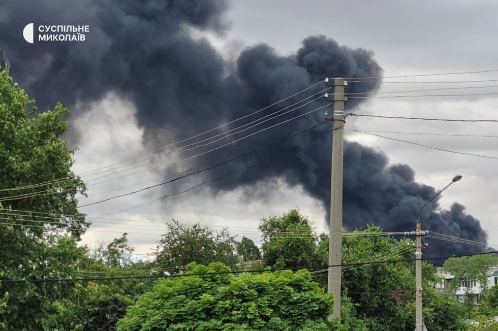 Karas Ukrainoje. Rusija smogė Mykolajivui: pranešama apie aukas, miestas skendi dūmuose (nuotr. Telegram)