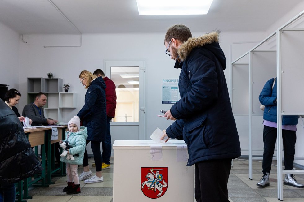 Lietuviai balsuoja rinkimuose (Paulius Peleckis/ BNS nuotr.)