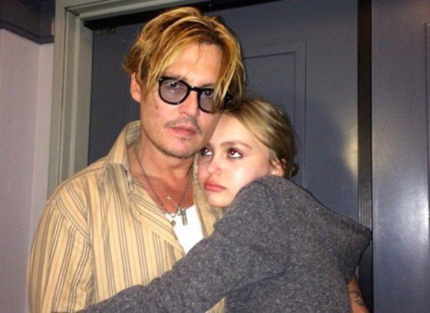 Lily Rose Depp su tėvu (nuotr. SCANPIX)