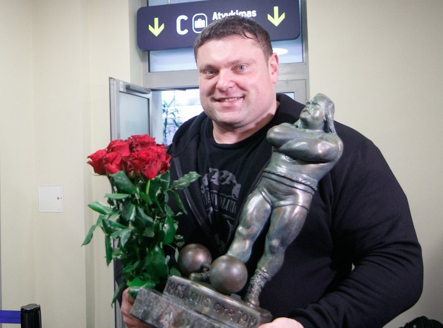Žydrūnas Savickas savo „Arnold Strongman“ trofėjų kolekciją papildė aštuntu prizu (nuotr. Tv3.lt/Ruslano Kondratjevo)