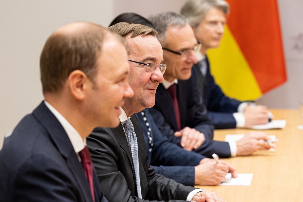 Ministrai pasirašė planą dėl Vokietijos brigados dislokavimo Lietuvoje (Paulius Peleckis/ BNS nuotr.)